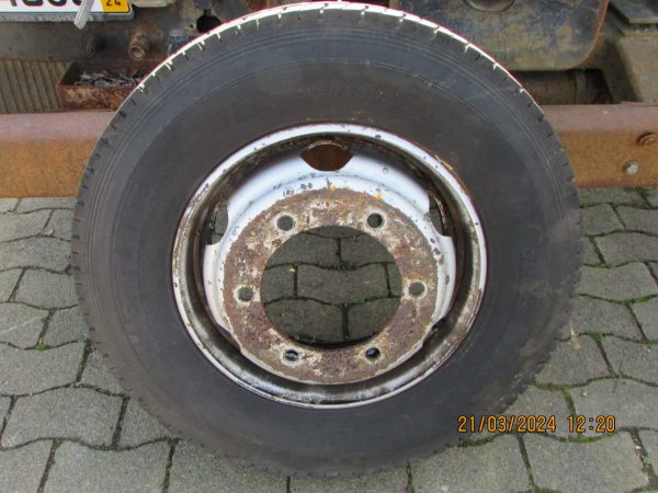 225 / 75 R 17,5 LKW Reifen mit Felge WestLake M + S
