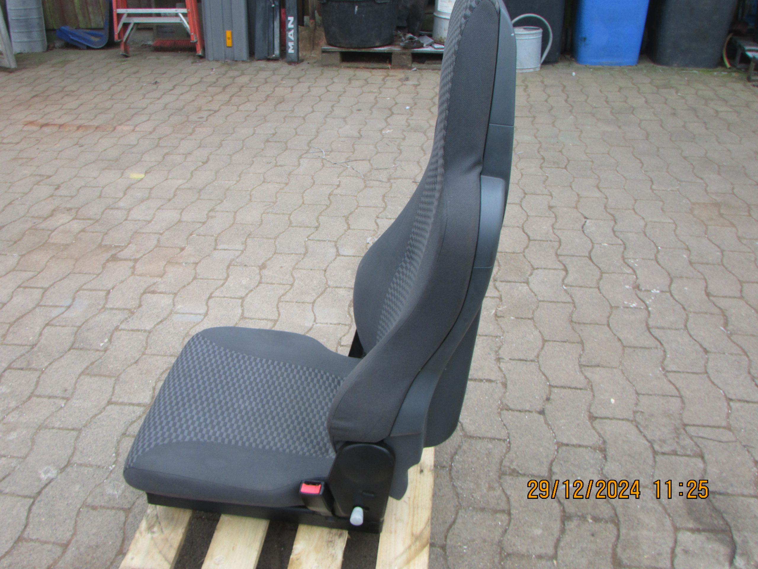 Mittelsitz  2.Beifahrer MAN TGL TGM TGA – Bild 4